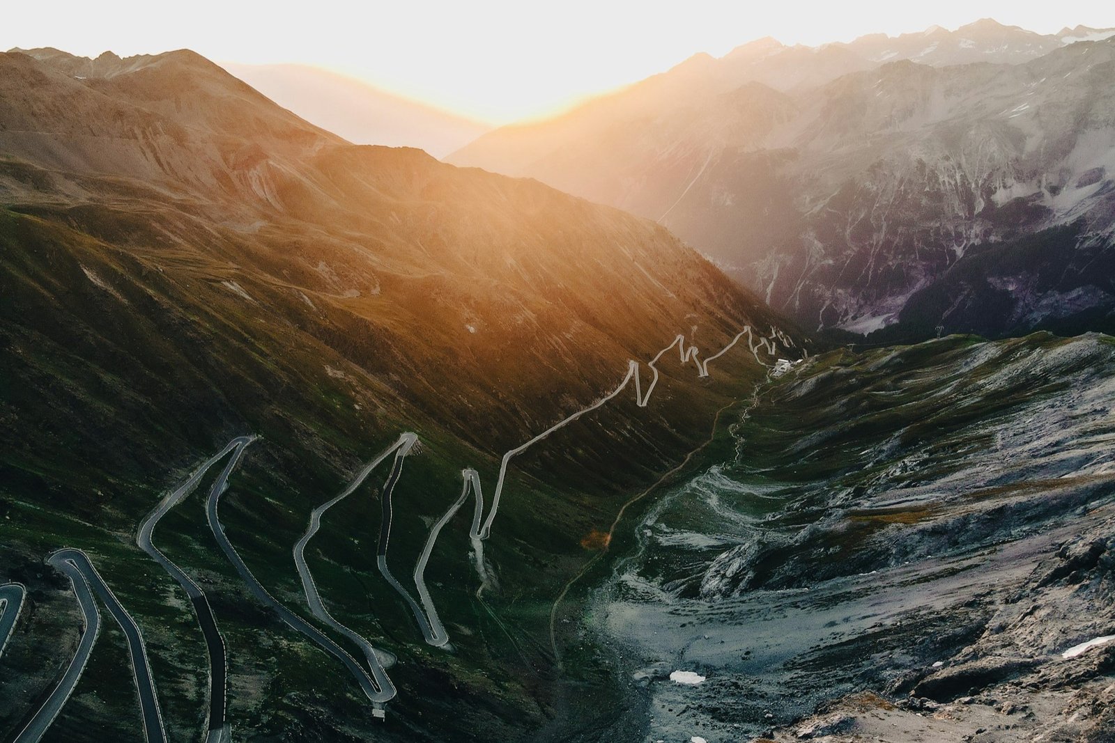 michaela-rimakova- Stelvio Pass-unsplash